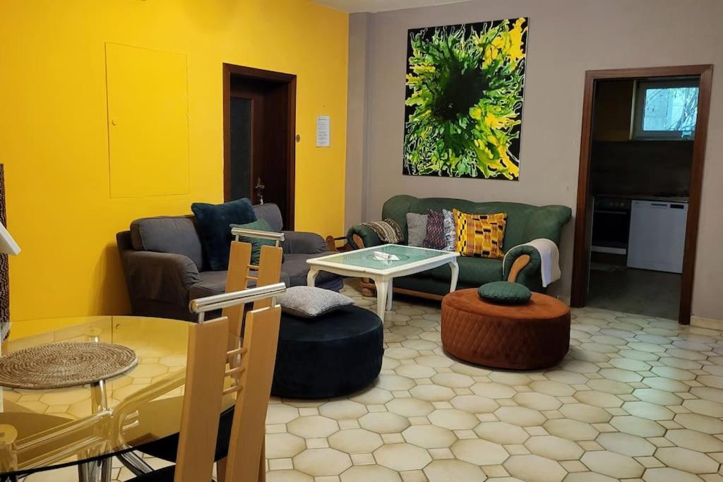 Colourful 2.5 Bedroom With Large Balcony & Garden. Prinzersdorf Eksteriør bilde