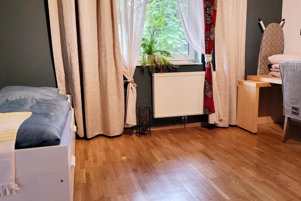 Colourful 2.5 Bedroom With Large Balcony & Garden. Prinzersdorf Eksteriør bilde
