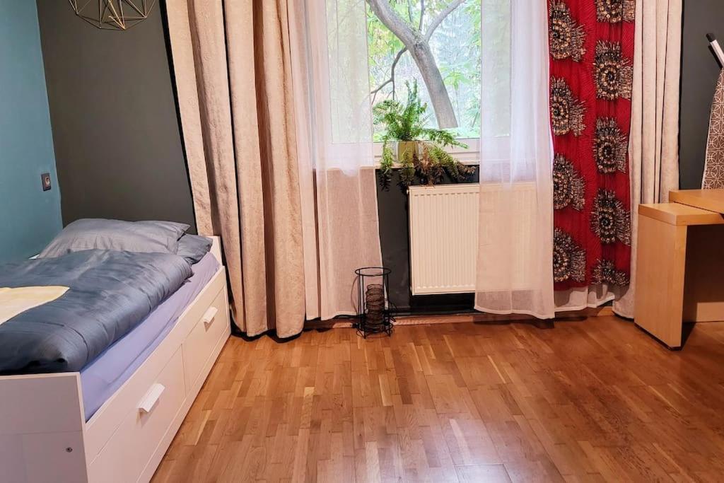 Colourful 2.5 Bedroom With Large Balcony & Garden. Prinzersdorf Eksteriør bilde