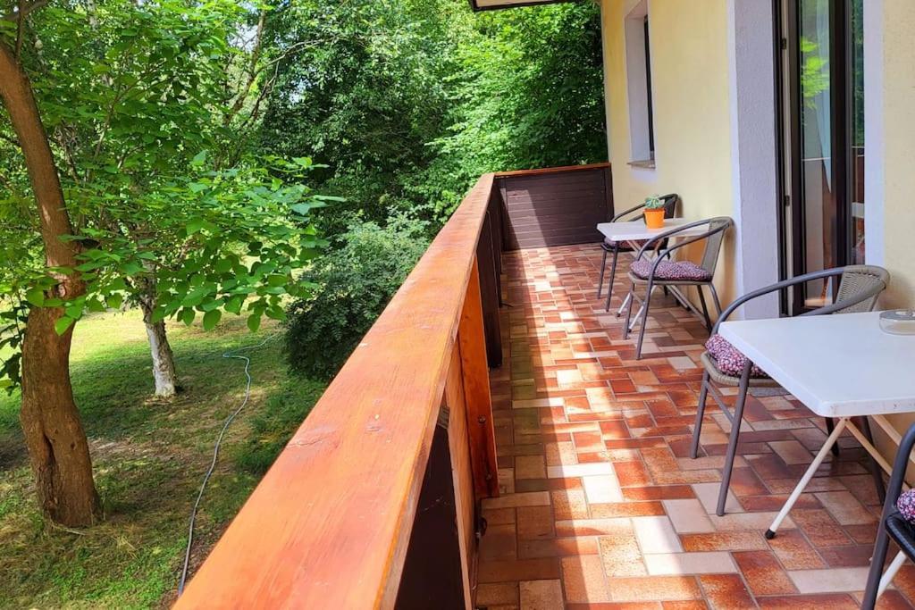 Colourful 2.5 Bedroom With Large Balcony & Garden. Prinzersdorf Eksteriør bilde