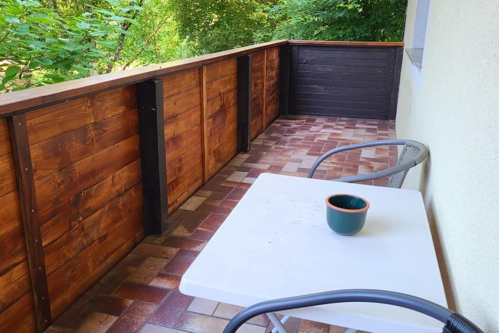 Colourful 2.5 Bedroom With Large Balcony & Garden. Prinzersdorf Eksteriør bilde